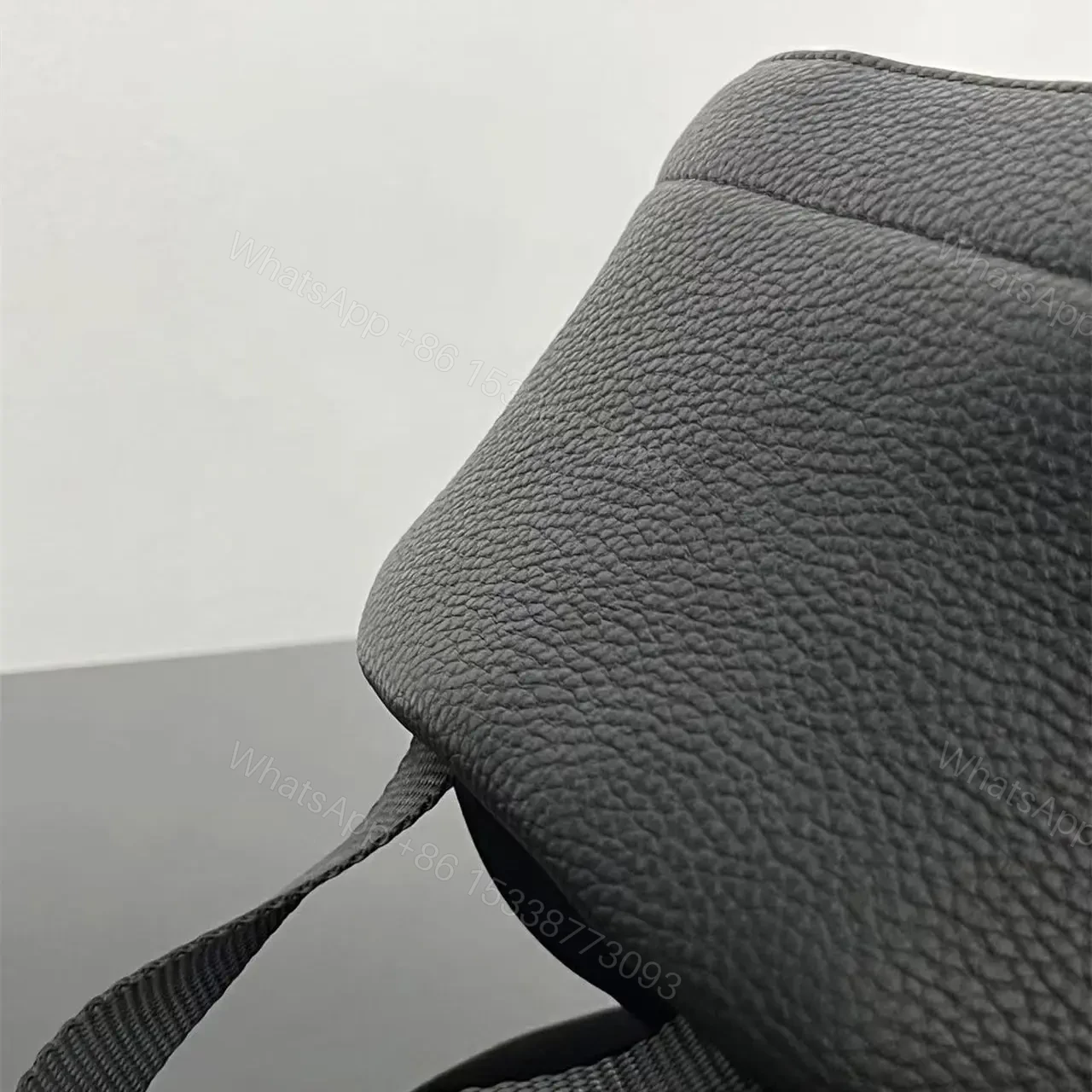 View 12 of 高仿BalenciagaExplorer系列小牛皮背包S