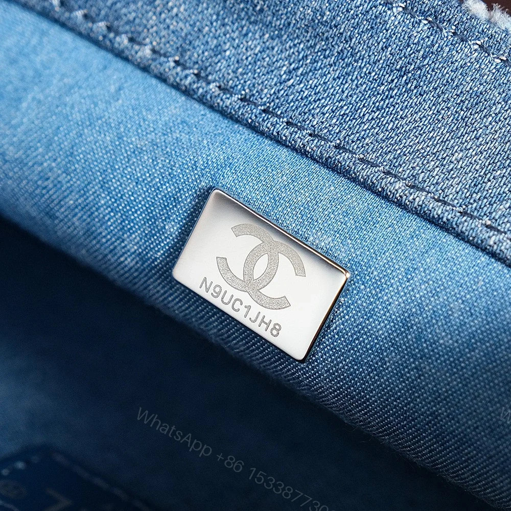 View 21 of 高仿Chanel*24S系列AS1559水洗丹寧單肩包小號免檢版