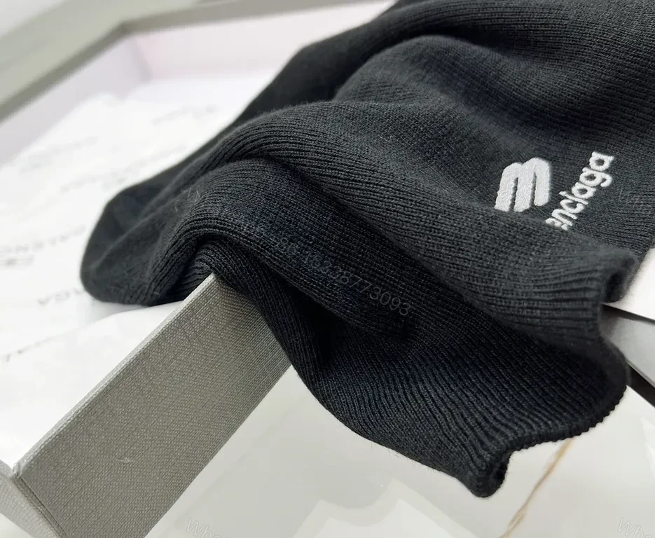View 5 of Balenciaga-Style Knit Beanie: Premium Black, All-Day Warmth