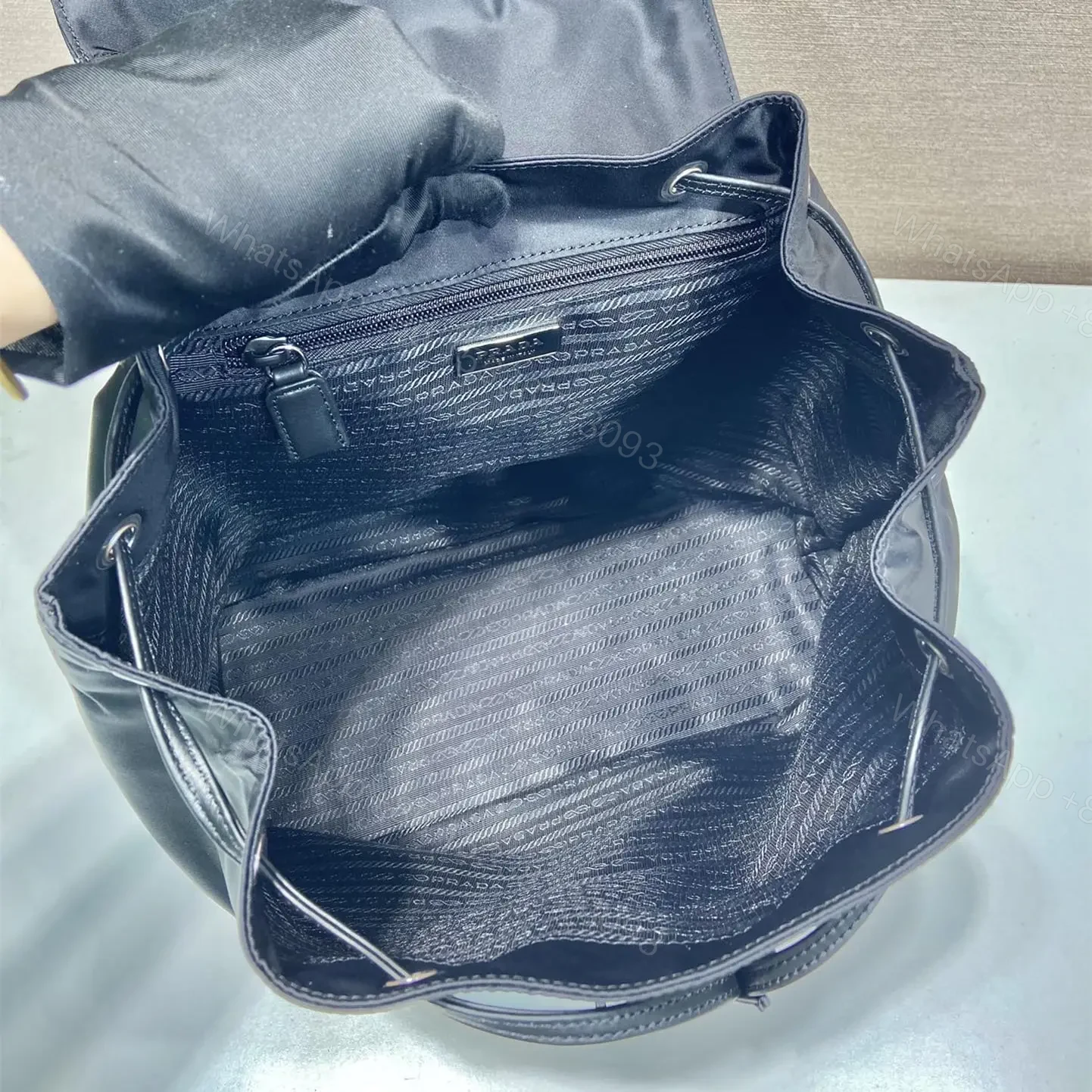 View 8 of 高仿Prada中古背包1BZ830黑色大號免檢版
