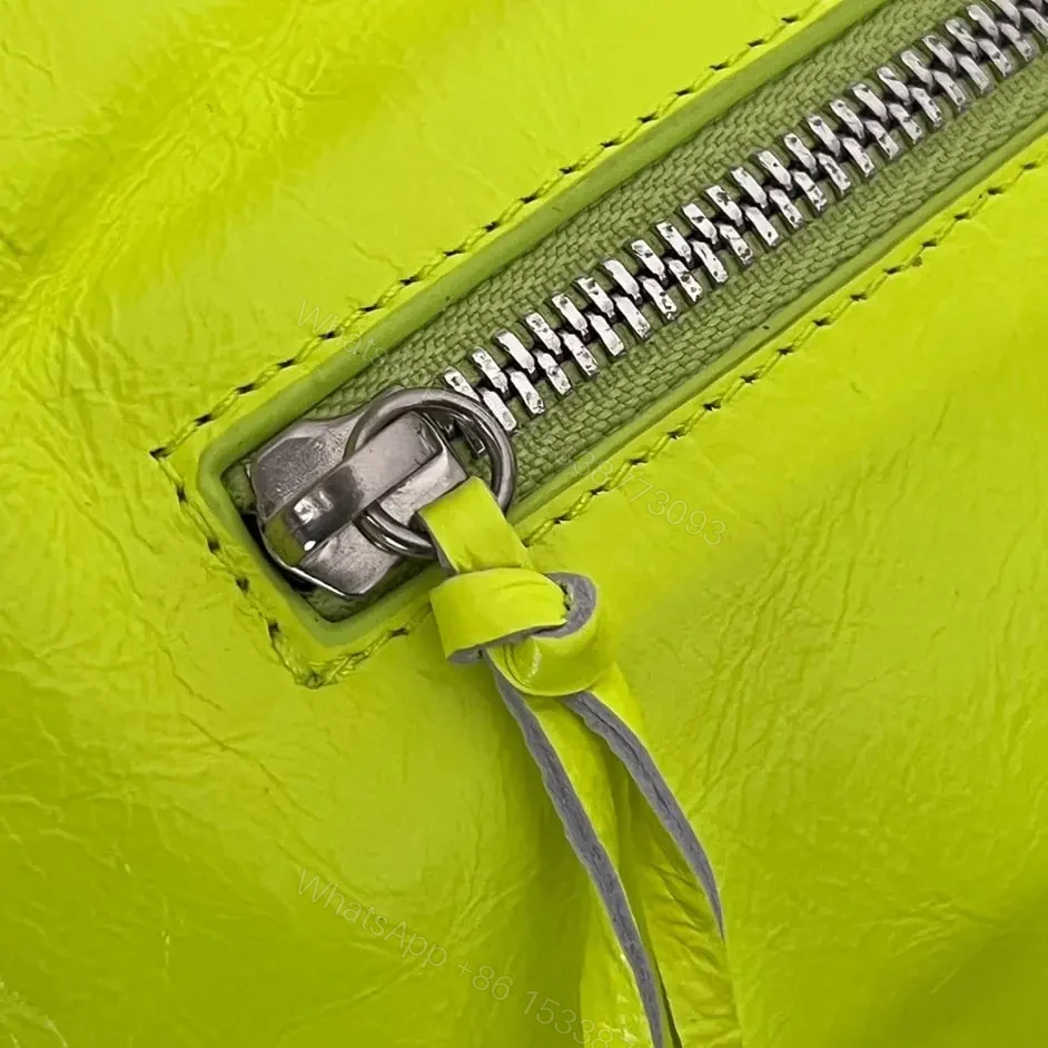 View 13 of 高仿Balenciaga*LeCagole系列餃子包熒光綠S