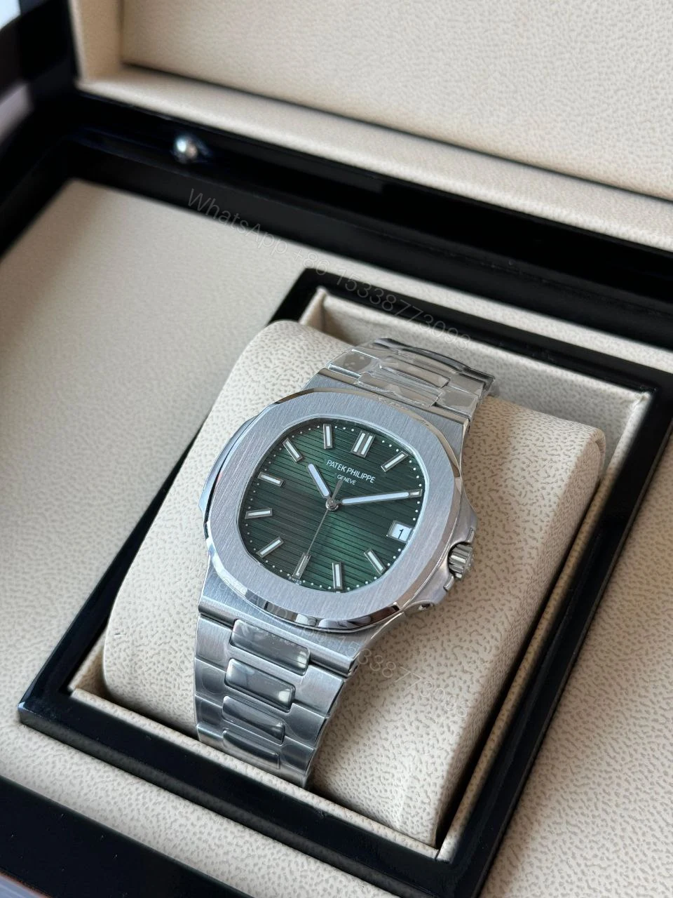 View 3 of Design Patek Philippe Nautilus