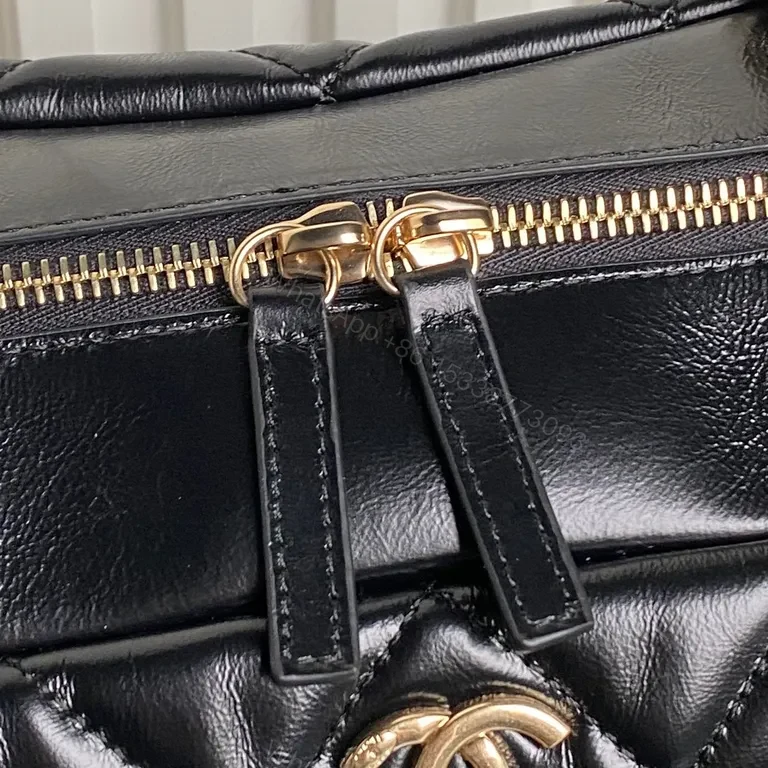 View 5 of Chic Quilted Black Chain-Handle Bag: Luxury Everyday