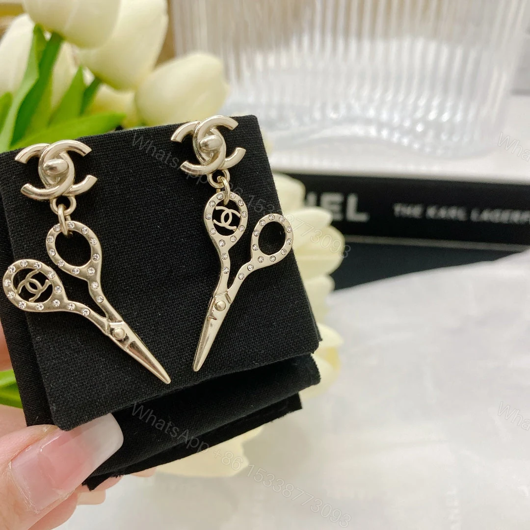 View 4 of EN – Lux Earring Chanel 005