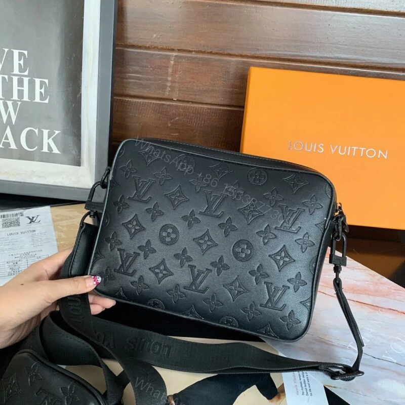View 3 of Louis Vuitton Duo Messenger Bag Black 25Cm M69827