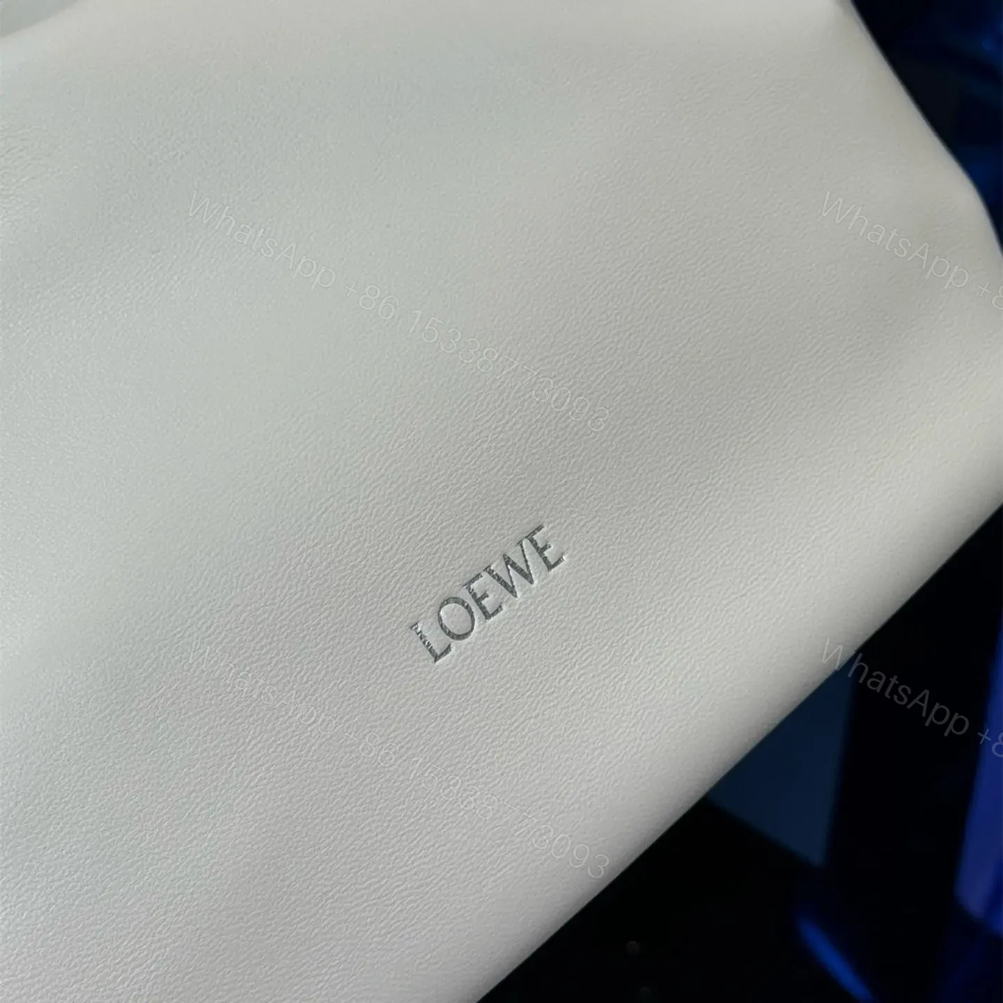 View 5 of 高仿Loewe*Squeeze系列3006小羊皮手提包白色小號免檢版