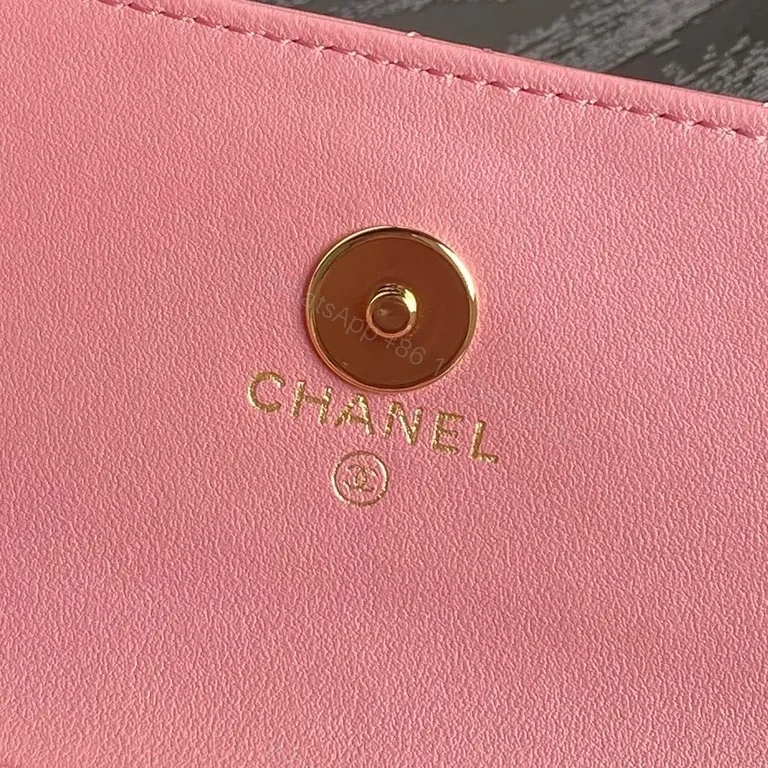 View 4 of Pink Quilted Chain Bag: Chic Crossbody Luxury Bag