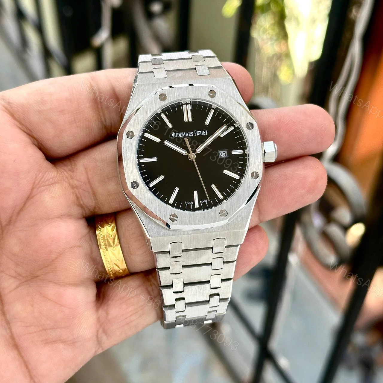 Audemars Piguet Royal Oak Black Dial 42mm Quartz — view 1