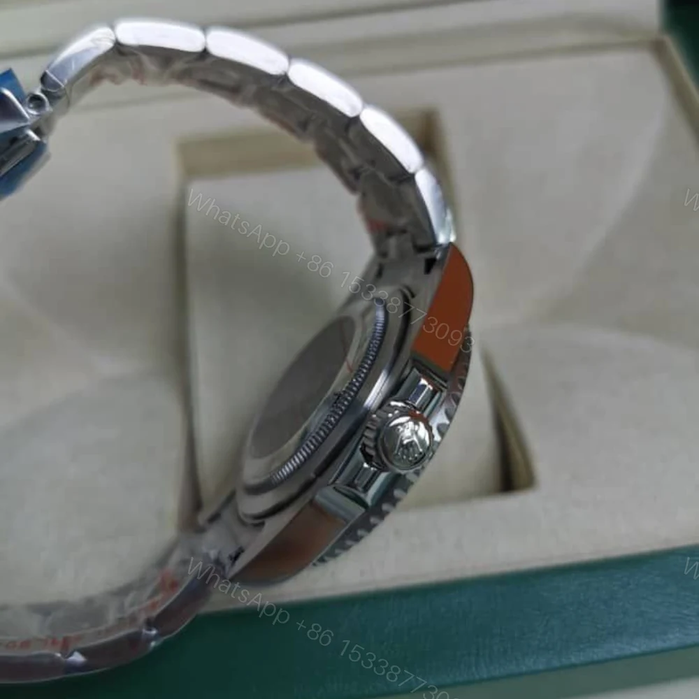View 4 of Rolex Submariner Date Green Oystersteel 41Mm
