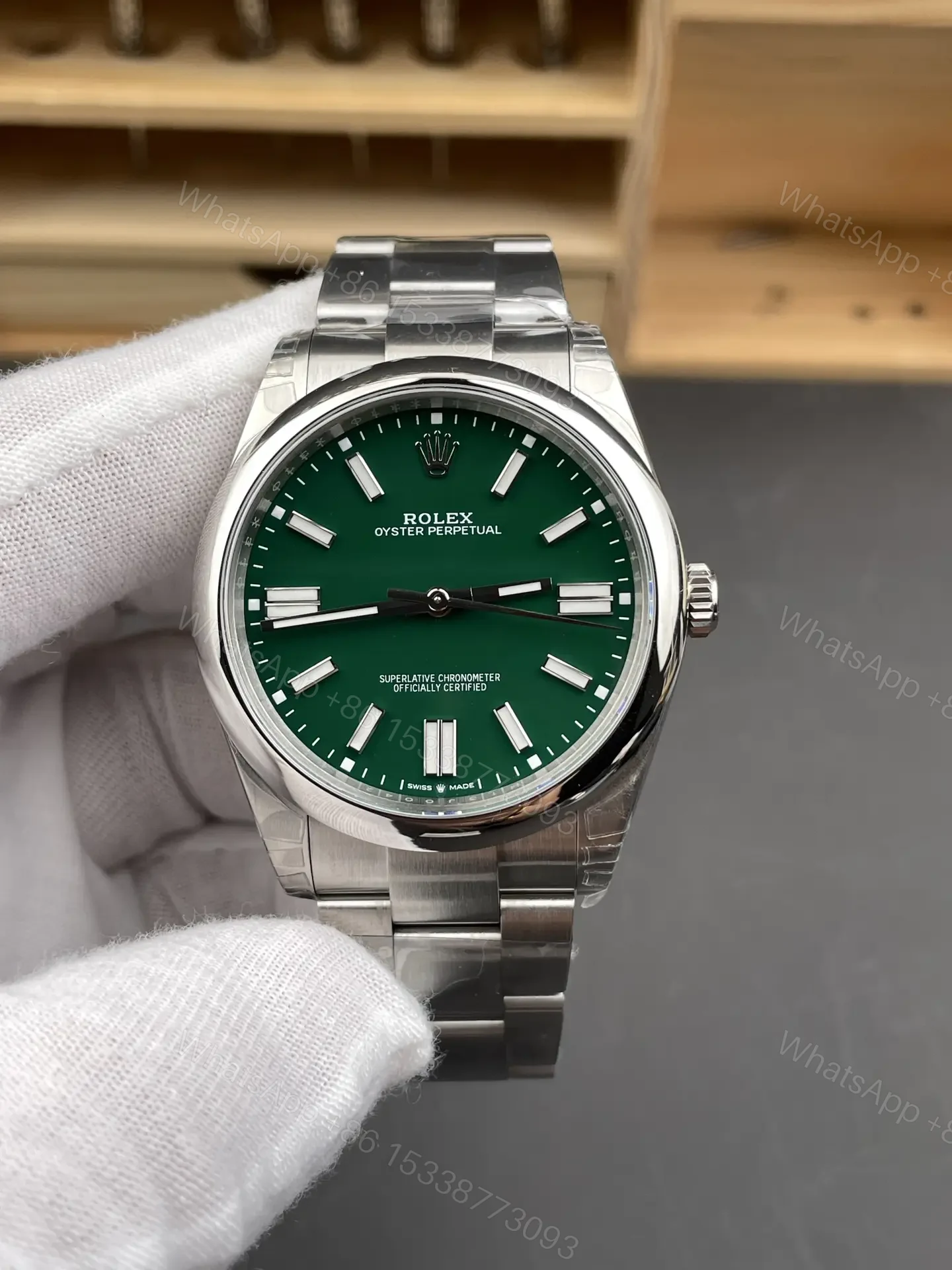 Rolex Oyster Perpetual 41 124300 Green Dial Watch 124300-0005 — view 1