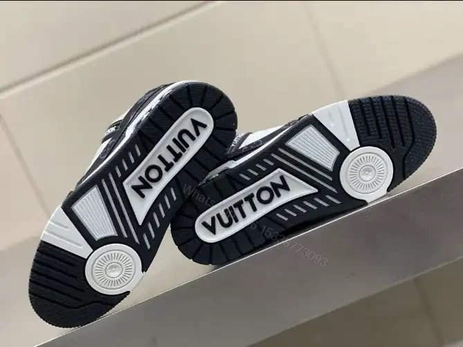 View 4 of LOUIS VUITTON TRAINER SNEAKERS IN WHITE AND BLACK – LSVT341