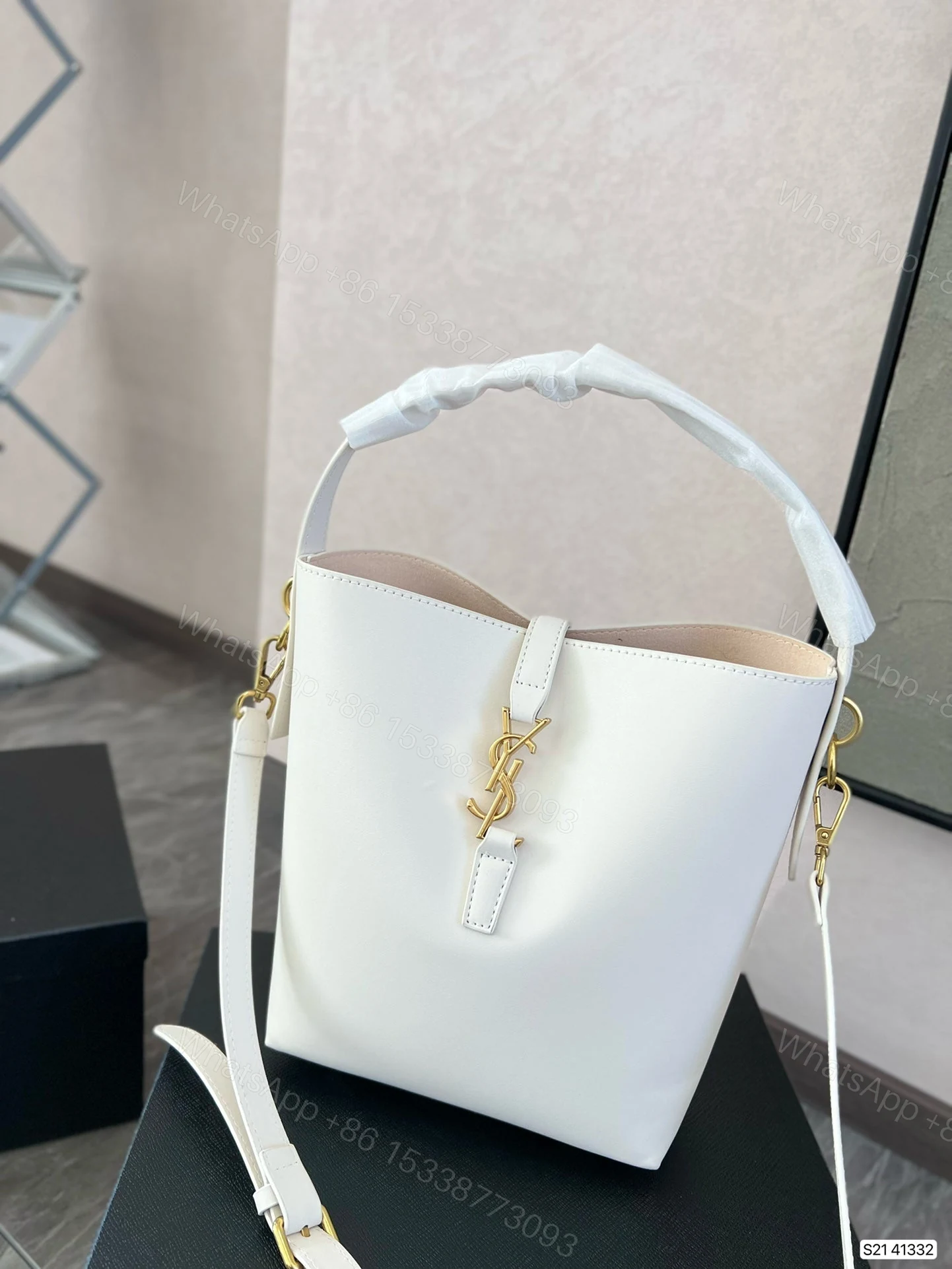 View 2 of YSL LE 5 À 7 SUPPLE SMALL IN GRAINED