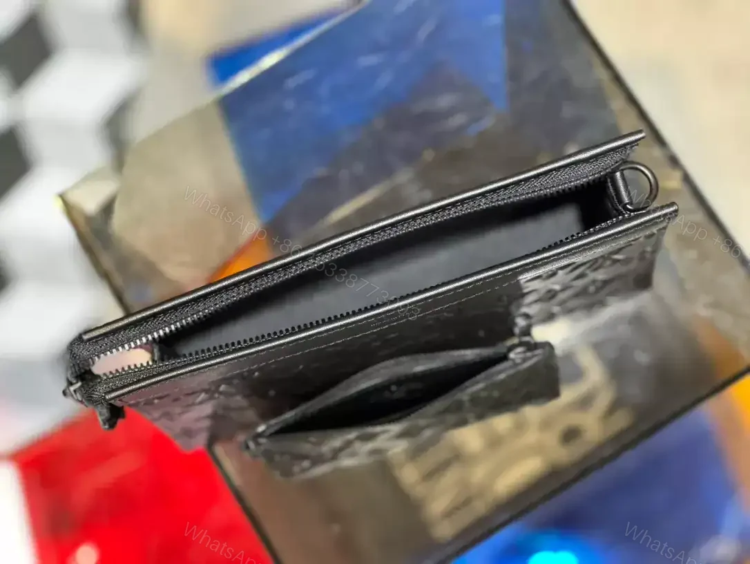 View 5 of LOUIS VUITTON GASTON WEARABLE WALLET – RRG072