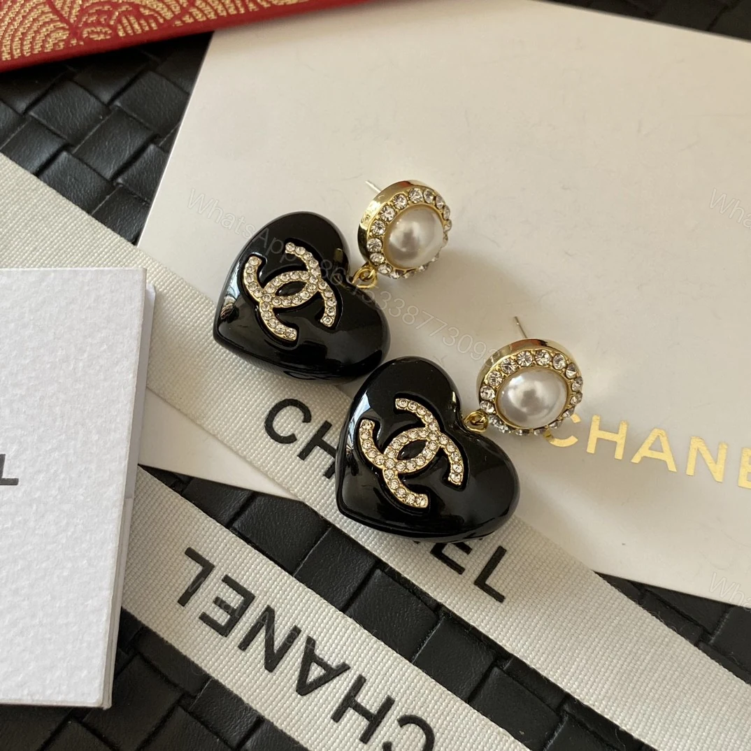 Chanel 高仿雙C珍珠耳環 優雅簡約短針設計 百搭實穿款 — view 1