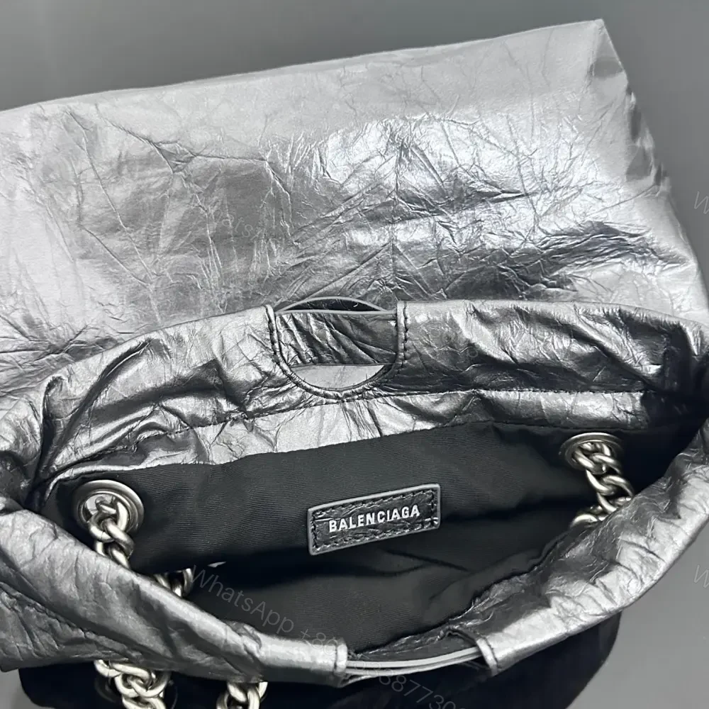 View 9 of 高仿Balenciaga2023Crushtote褶皺牛皮購物袋小號