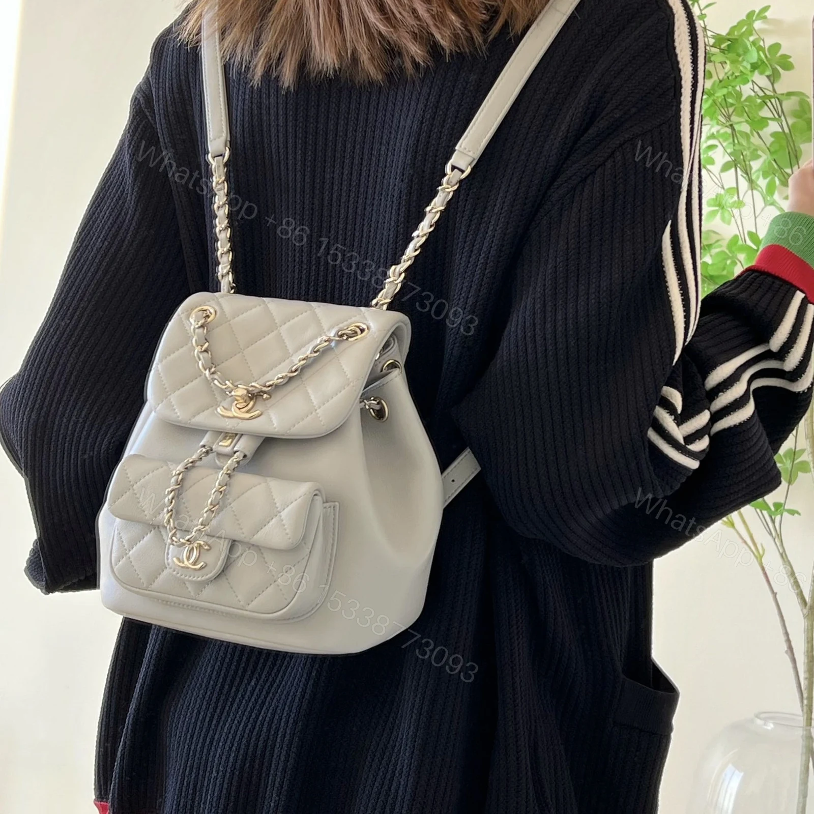 View 9 of 高仿Chanel*24K系列AS2908小牛皮淡灰雙肩包小號免檢版