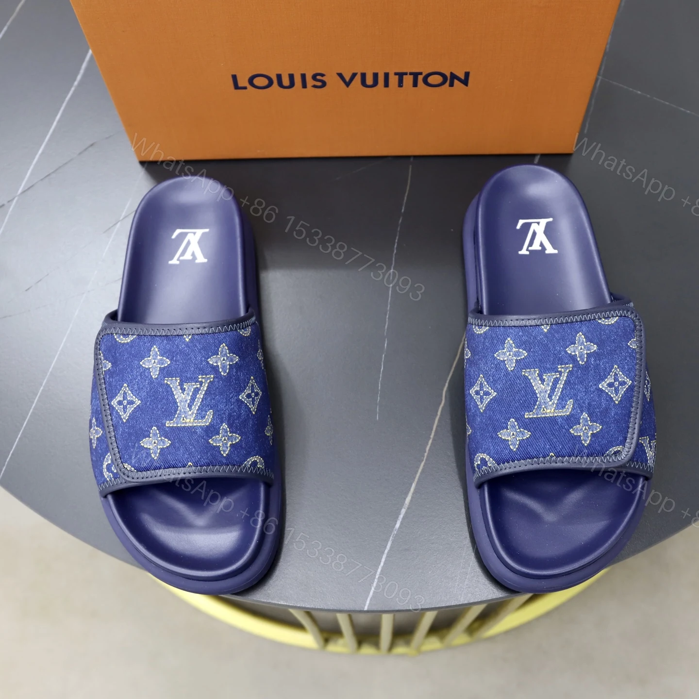 LV 原單 男款 拖鞋 Monogram 丹寧藍 時尚潮流款 — view 1