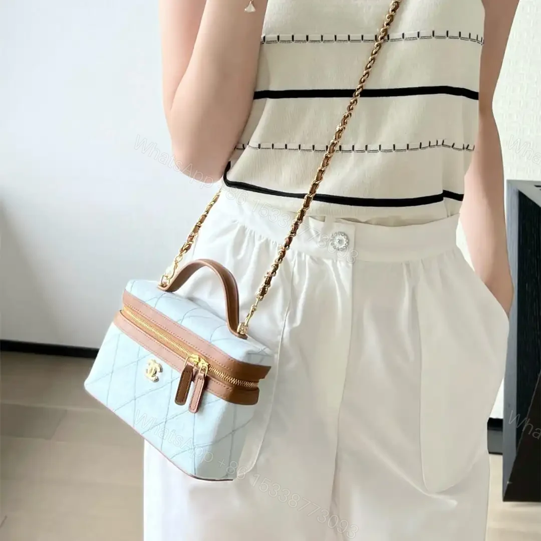View 19 of 高仿Chanel*26M系列AP5184牛仔布拼皮化妝包沙灘色免檢版