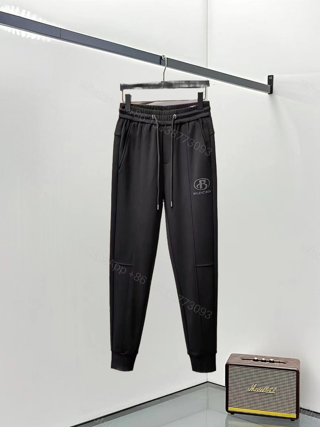 Balenciaga 高仿男士縮口運動長褲 經典簡約版型街頭必備 — view 1