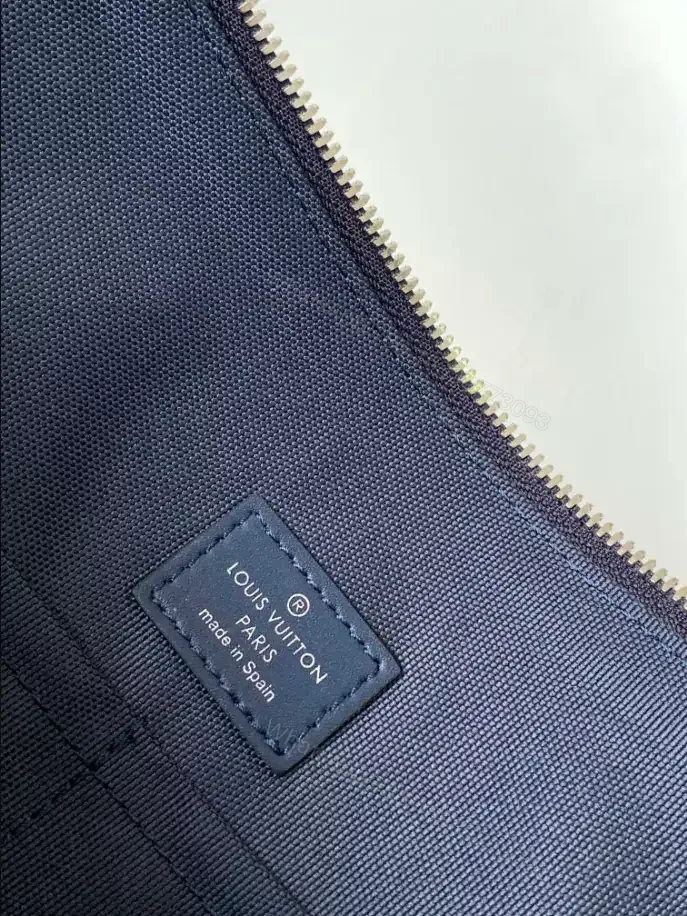 View 4 of LOUIS VUITTON TAKEOFF BRIEFCASE – LBV393