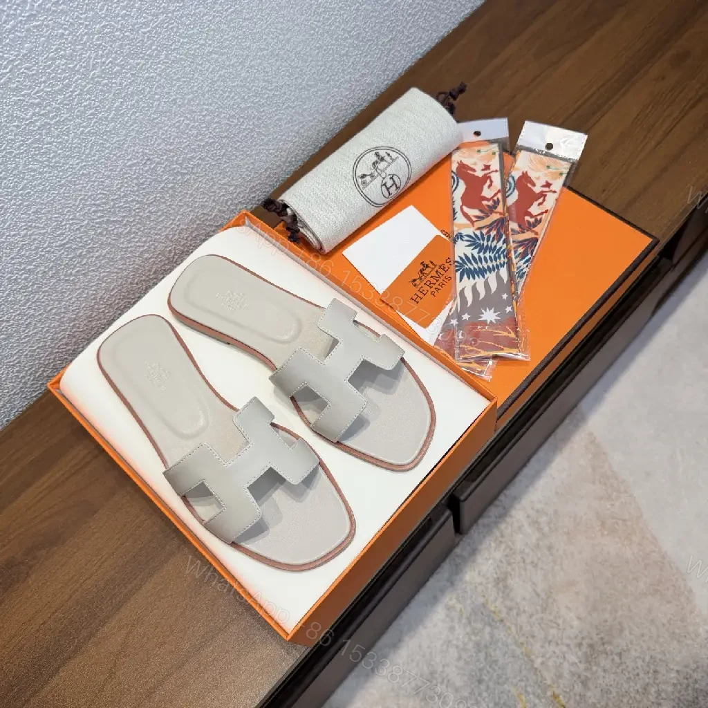 View 8 of White Leather Hermès Sandals with Cross Straps Slide Sandals Preview Set