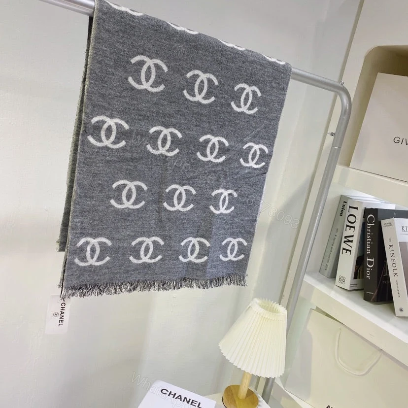 View 2 of EN – Luxury CHL Scarf 010