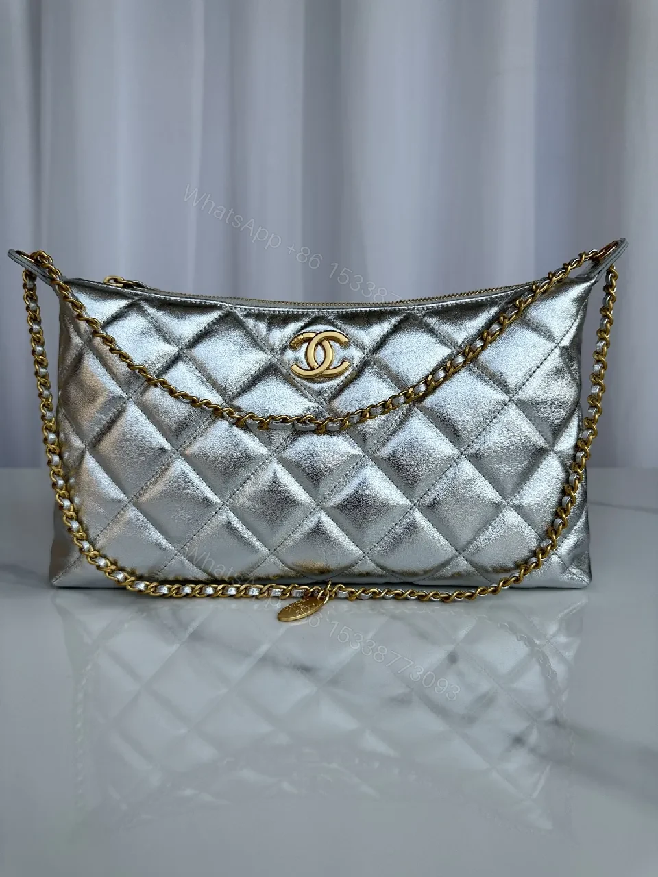 Metallic Quilted Chain Bag: Modern Luxury Everyday Versatility — view 1