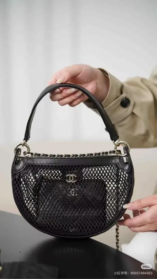 CHANEL Mesh Shiny Lambskin Clutch With Chain Black — view 1
