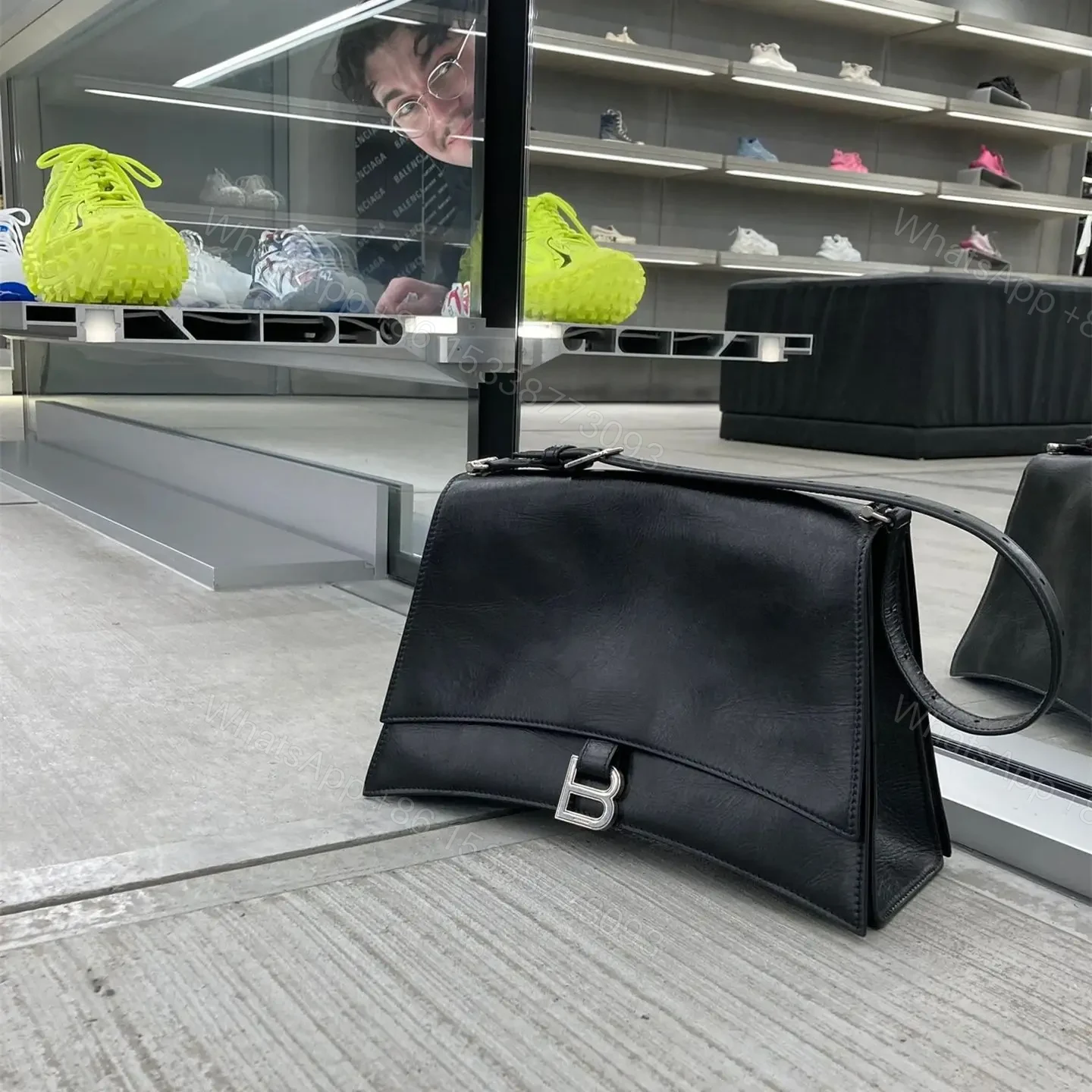 View 15 of 高仿Balenciaga秋季新款Crush單肩包