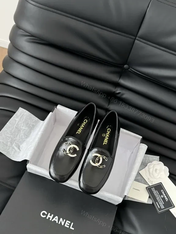 Chic Leather Loafers with Logo Hardware - Black, Luxe Style — view 1