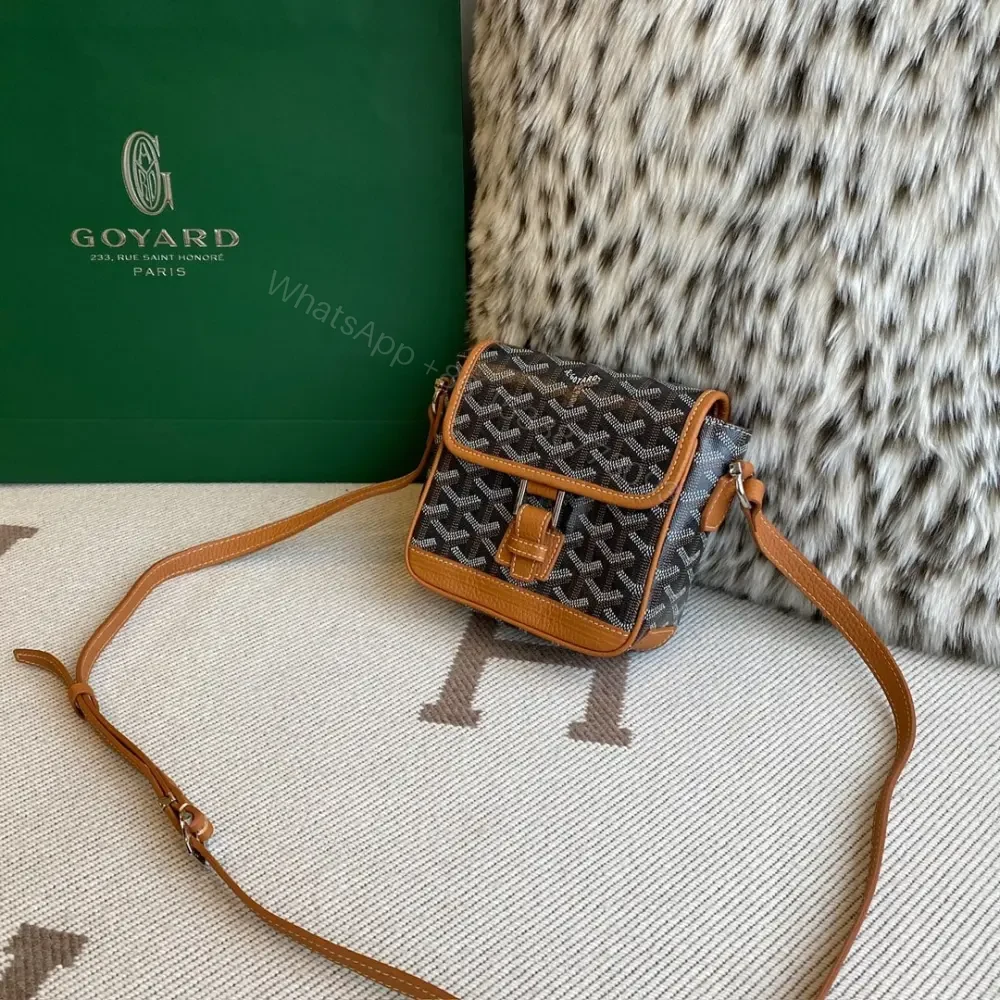 View 4 of 高仿GoyardBeluga限量版mini豆腐包棕色