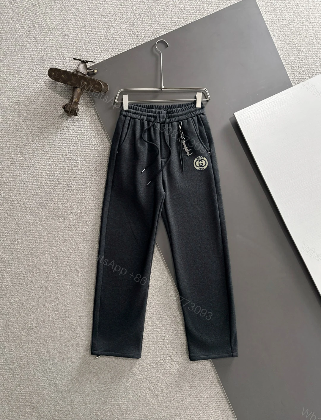 Gucci A貨男款運動長褲 深灰色設計 彈性腰頭 日常百搭 — view 1