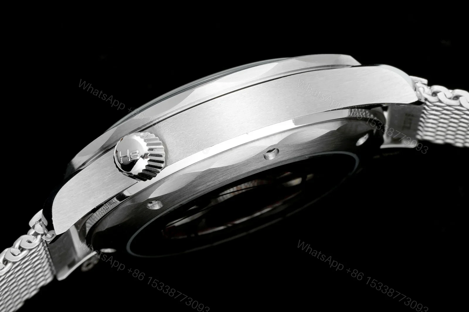 View 8 of Omega Seamaster Diver 300M No-Date Master Co-Axial 42 Stainless Steel Black Bracelet 210.30.42.20.01.010