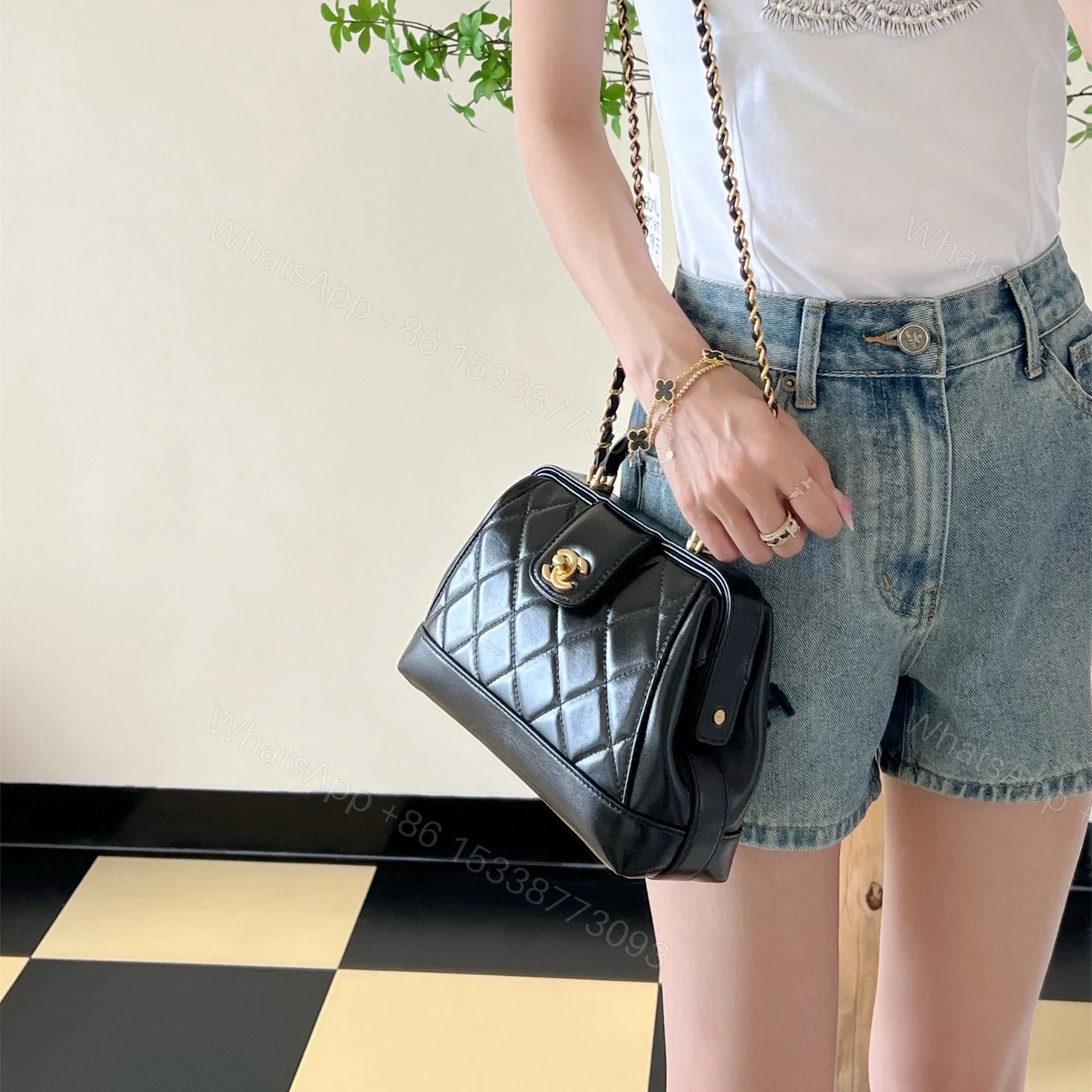 View 23 of 高仿Chanel*24A系列AS5058拋光小羊皮單肩包黑色免檢版