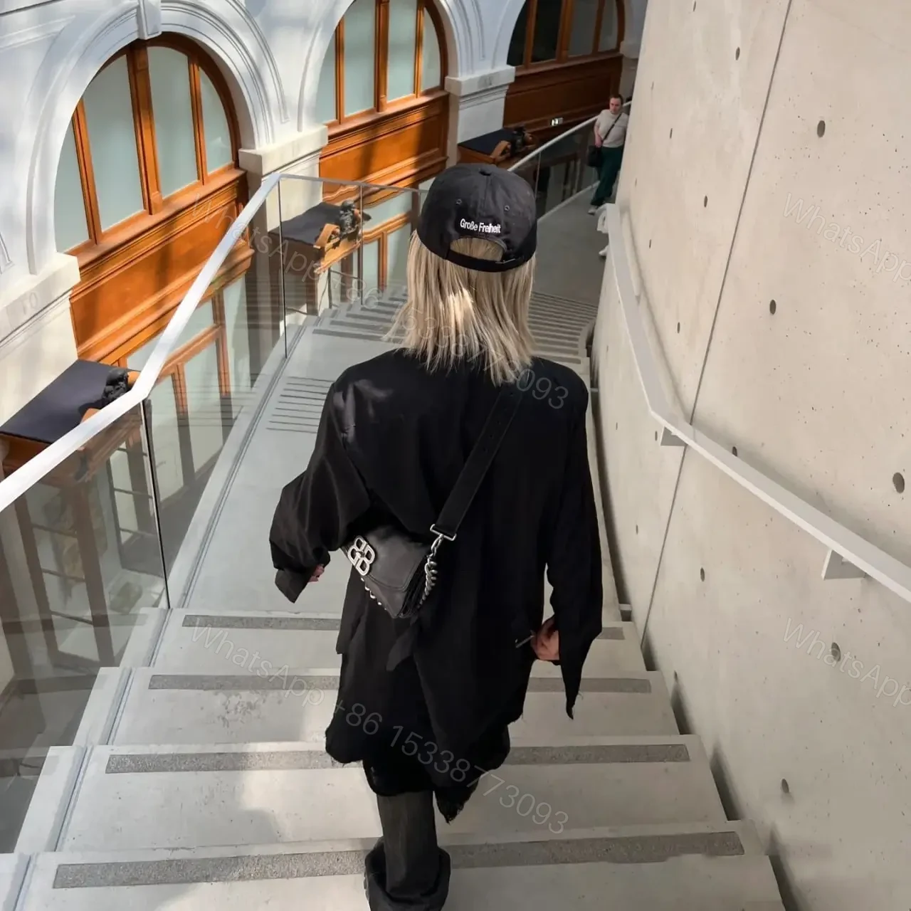 View 11 of 高仿Balenciaga*BBSolt系列腋下包S