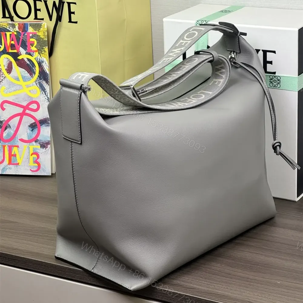 View 8 of 高仿Loewe*Cubi系列1640小牛皮斜挎包瀝青灰大號免檢版