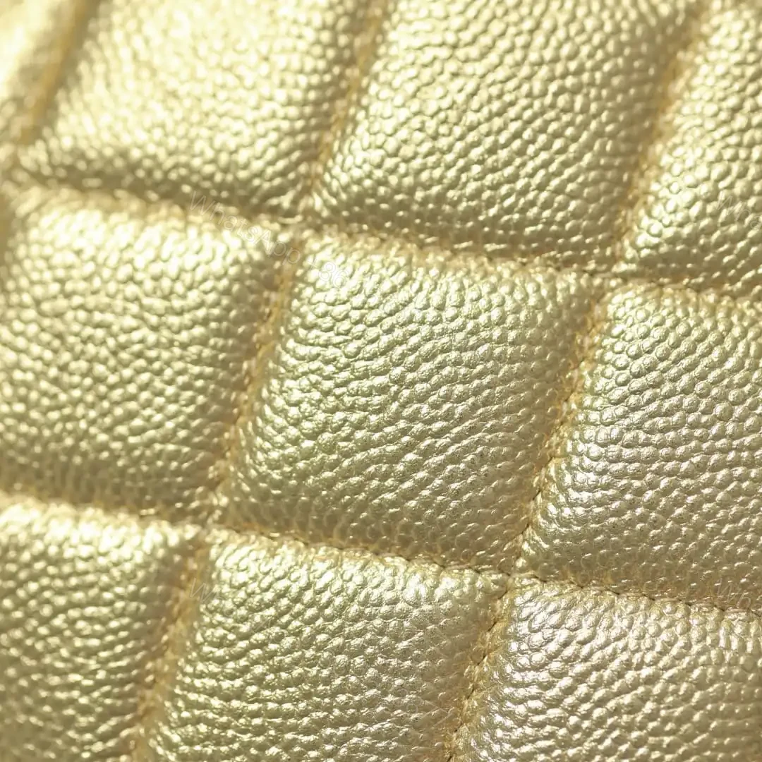 View 8 of 高仿Chanel*26P系列AP4386小牛皮Hobo手袋金色免檢版