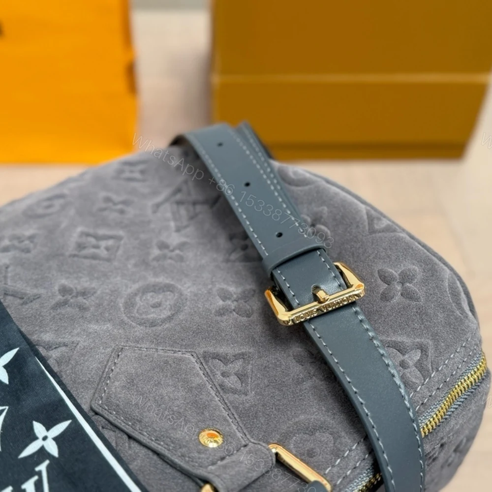 View 4 of Louis Vuitton Speedy P9 Bandoulière 40 Gray 40Cm M15225