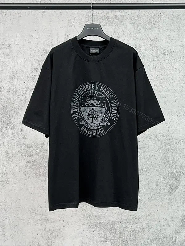 Graphic Crest Tee: Oversized Premium Streetwear Shirt — view 1
