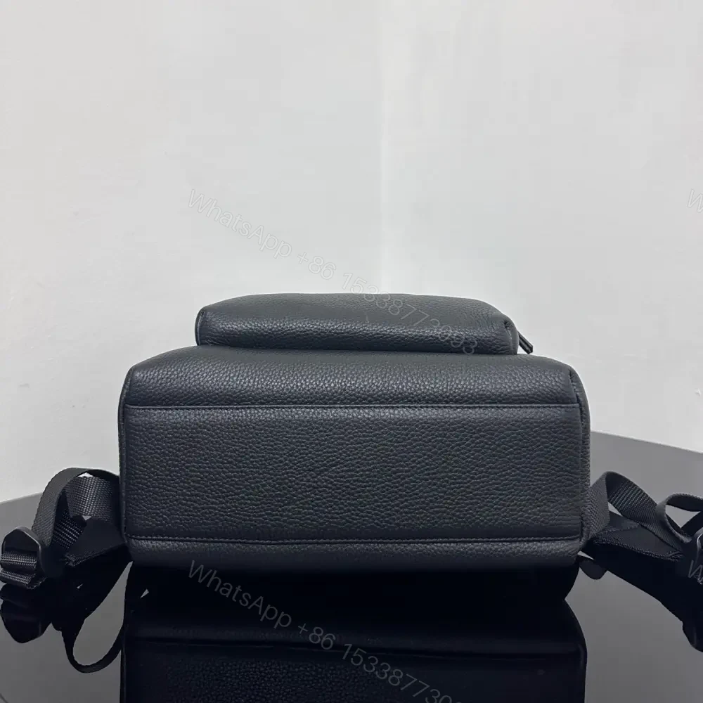 View 8 of 高仿BalenciagaExplorer系列小牛皮背包XS