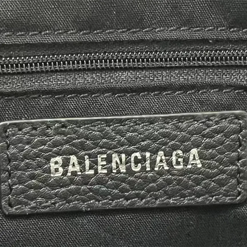 View 15 of 高仿BalenciagaExplorer系列小牛皮背包S