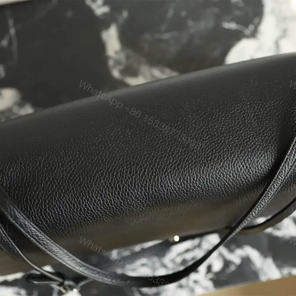 View 5 of 高仿Chanel*26S系列AS6233粒面小牛皮翻蓋包黑色超大號免檢版