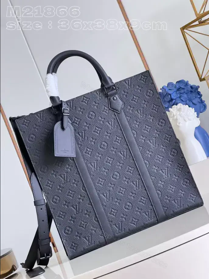 View 2 of LOUIS VUITTON SAC PLAT NV – LBV407