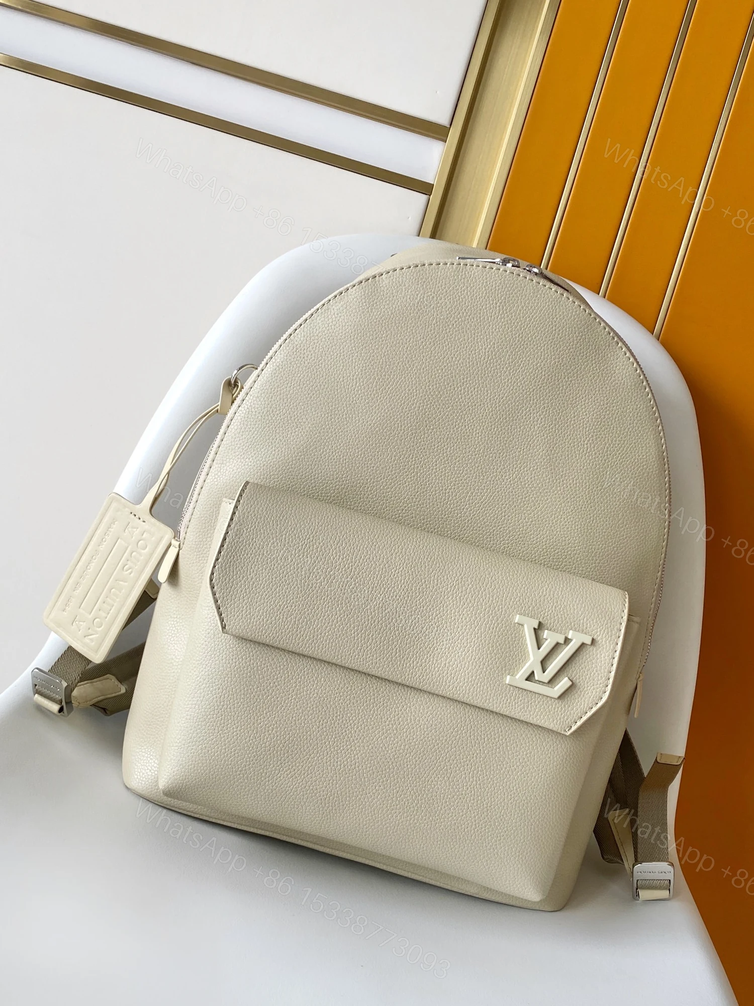LV 高仿米白色雙肩包 百搭簡約款式日常必備 — view 1