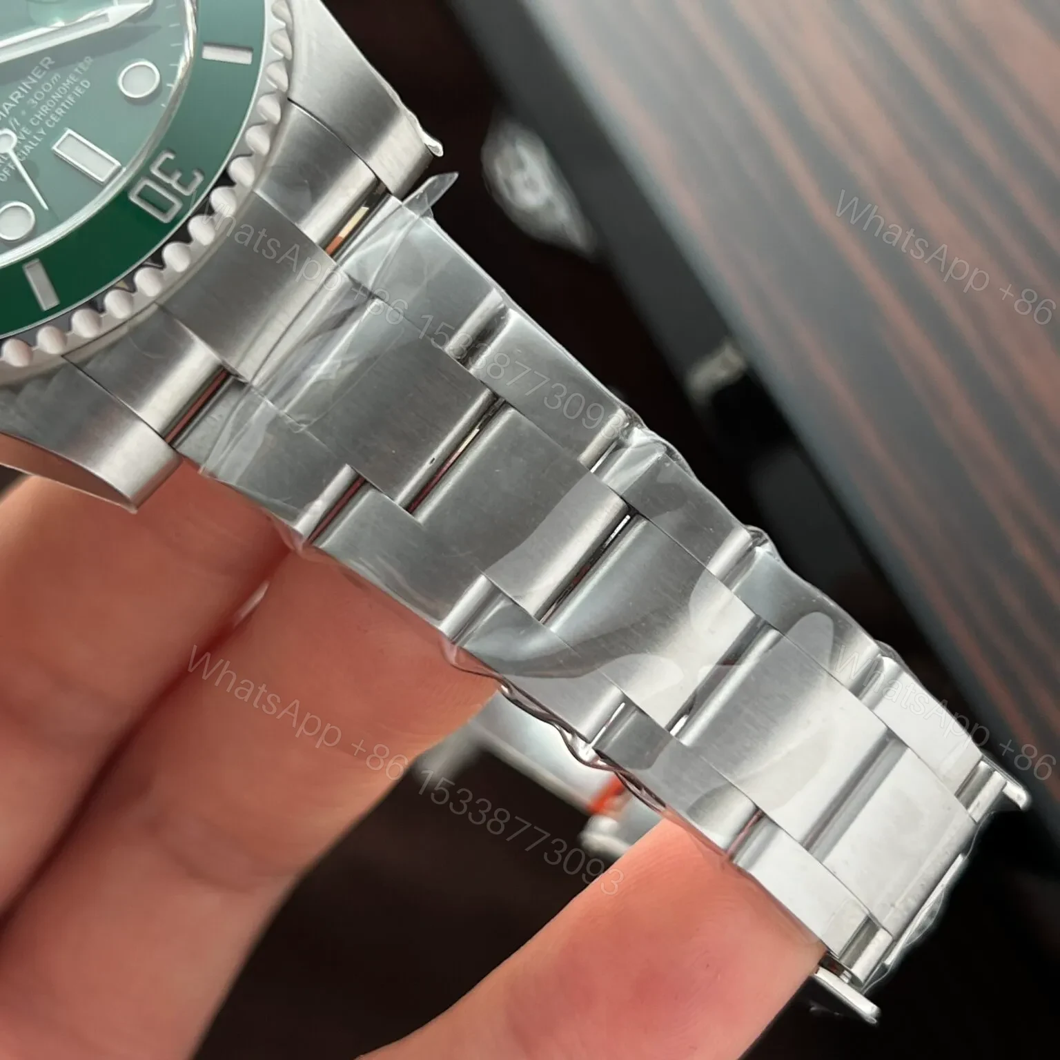 View 4 of Superclone Rolex Submariner Green Dial 116610LV “Hulk”