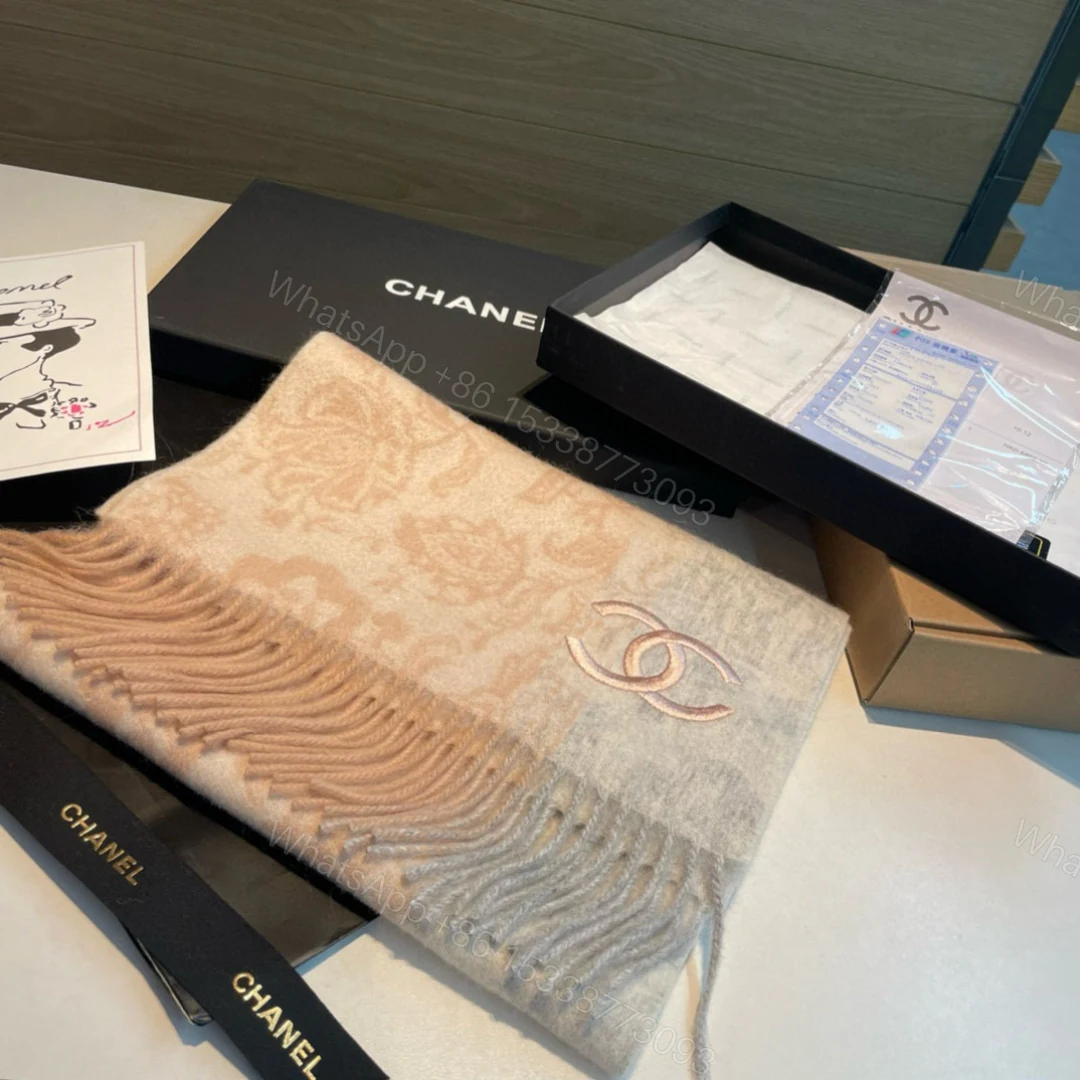 Chanel 高仿雙色羊毛圍巾 浮雕花紋款 浪漫米粉色系溫柔上架 — view 1