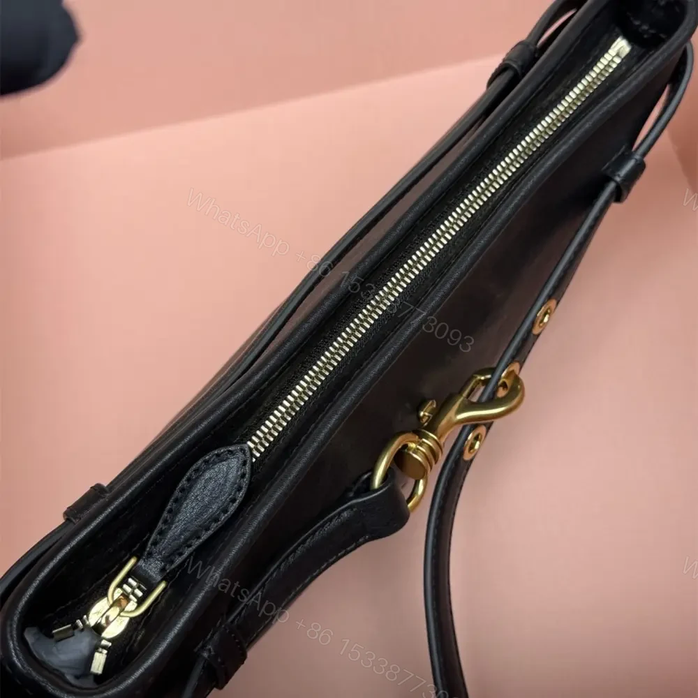 View 7 of 高仿miumiu*Aventure系列5BC182小羊皮腋下包黑色小號免檢版