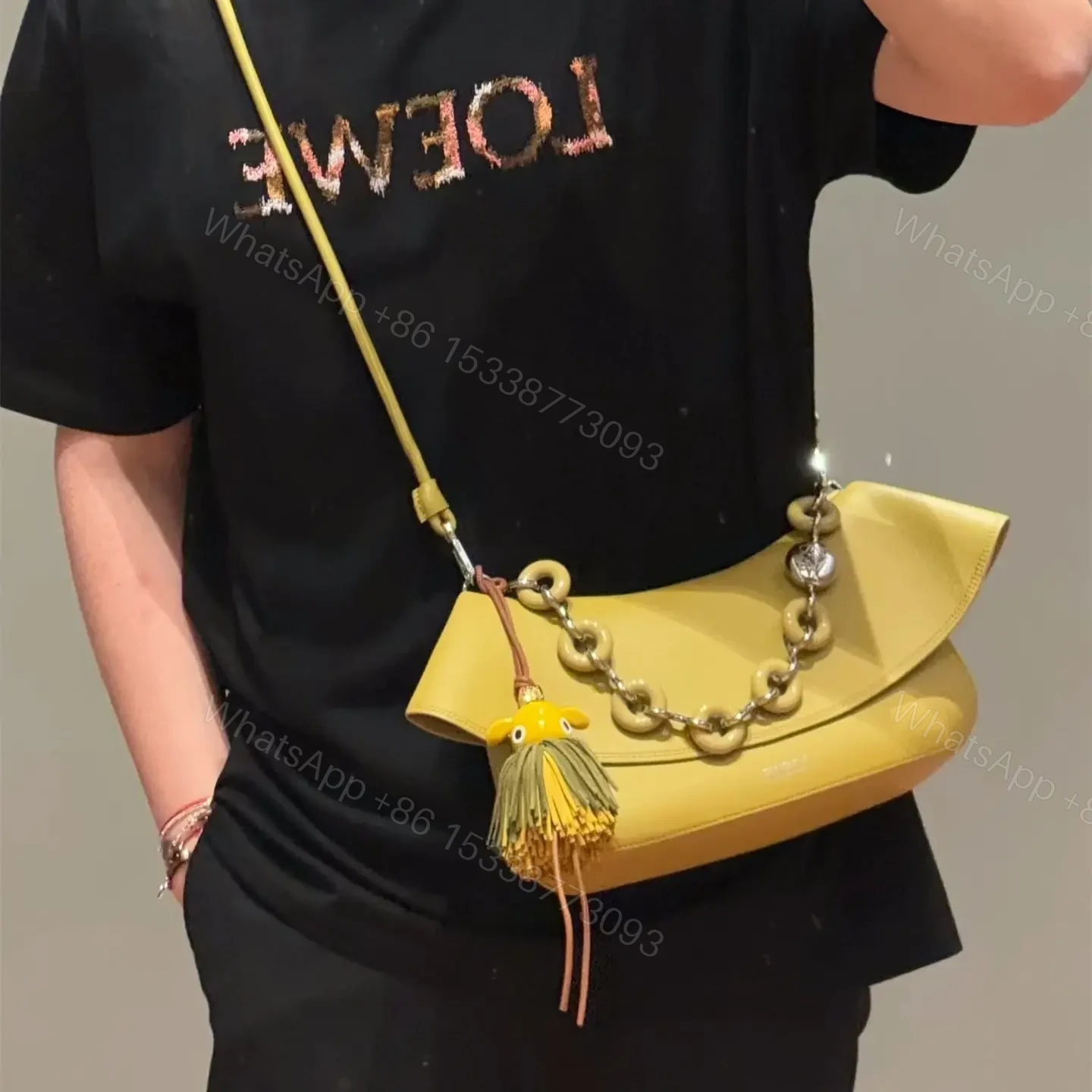 View 17 of 高仿Loewe*Ola系列7848小牛皮腋下包薑黃色中號免檢版