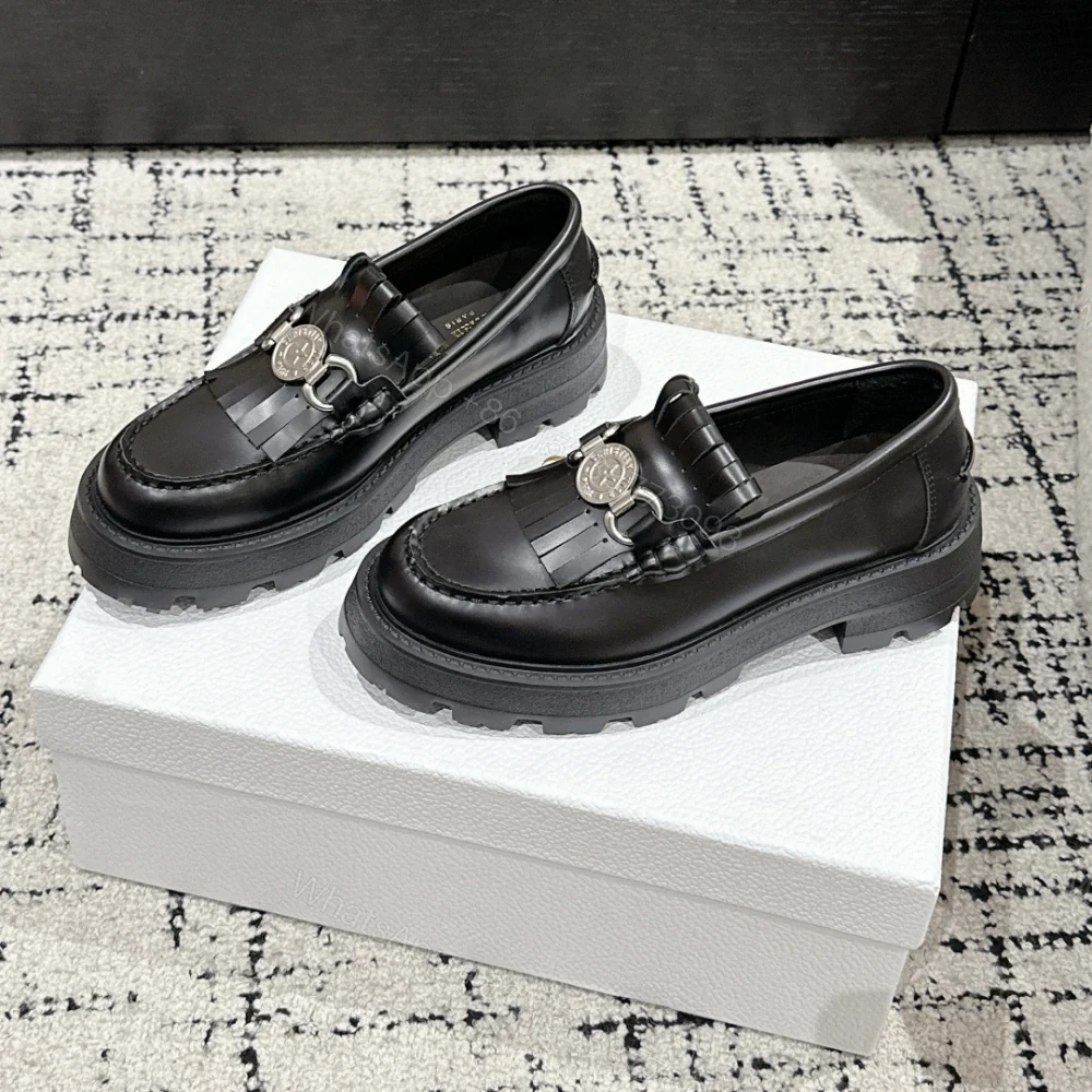 View 2 of 高仿Dior*Emblem系列KDB962女款樂福鞋黑色免檢版