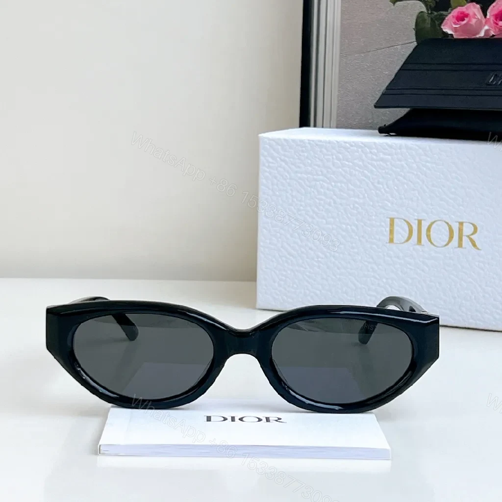 View 4 of Cat-eye Clásico Moderno Boost Sunglasses—Polarized, Gold Accents